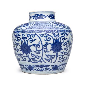 A Chinese blue and white 'Lotus Scroll' jar — photo 2