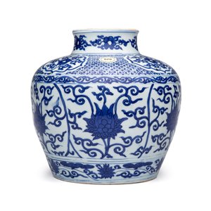 A Chinese blue and white 'Lotus Scroll' jar — photo 3