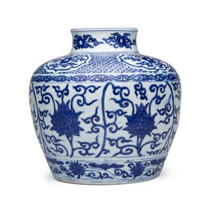 A Chinese blue and white 'Lotus Scroll' jar — photo 5