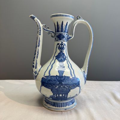 A Chinese blue and white 'Magic Fountain' ewer — photo 1