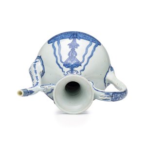 A Chinese blue and white 'Magic Fountain' ewer — photo 6