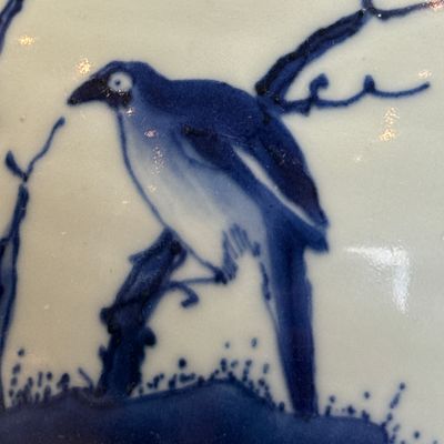 A Chinese blue and white 'Magpies among Peonies' jar with wooden cover — foto 7