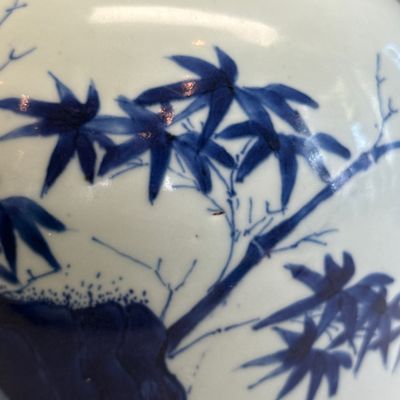 A Chinese blue and white 'Magpies among Peonies' jar with wooden cover — foto 8