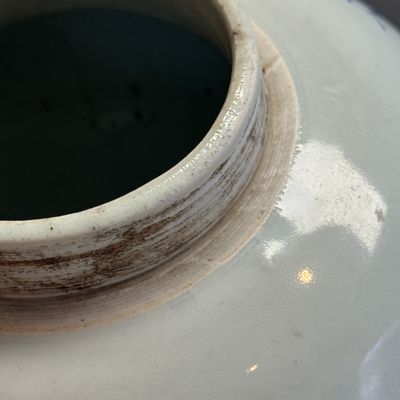 A Chinese blue and white 'Magpies among Peonies' jar with wooden cover — foto 16