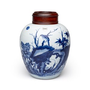 A Chinese blue and white 'Magpies among Peonies' jar with wooden cover — foto 1