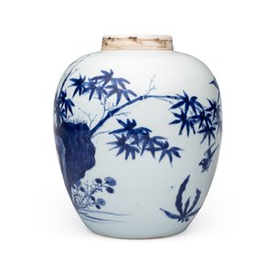 A Chinese blue and white 'Magpies among Peonies' jar with wooden cover — foto 3