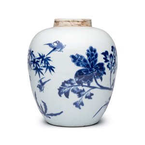 A Chinese blue and white 'Magpies among Peonies' jar with wooden cover — foto 4