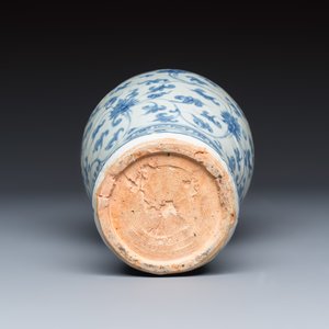A Chinese blue and white 'Meiping' vase with lotus scrolls — photo 6