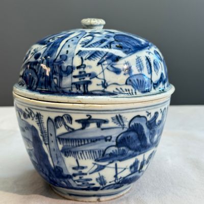 A Chinese blue and white 'Mountainous Riverscape' bowl and cover — photo 2