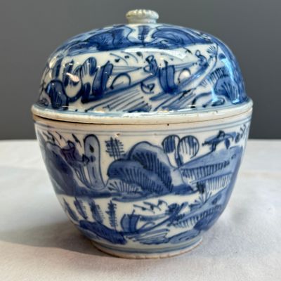 A Chinese blue and white 'Mountainous Riverscape' bowl and cover — photo 3