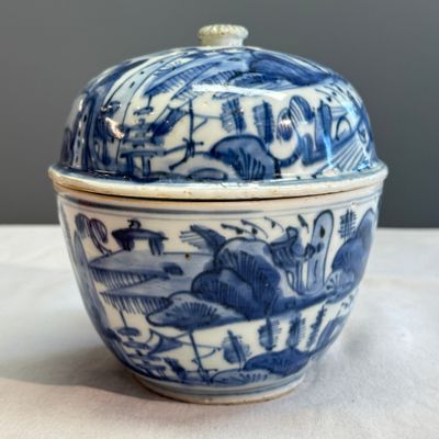 A Chinese blue and white 'Mountainous Riverscape' bowl and cover — photo 4