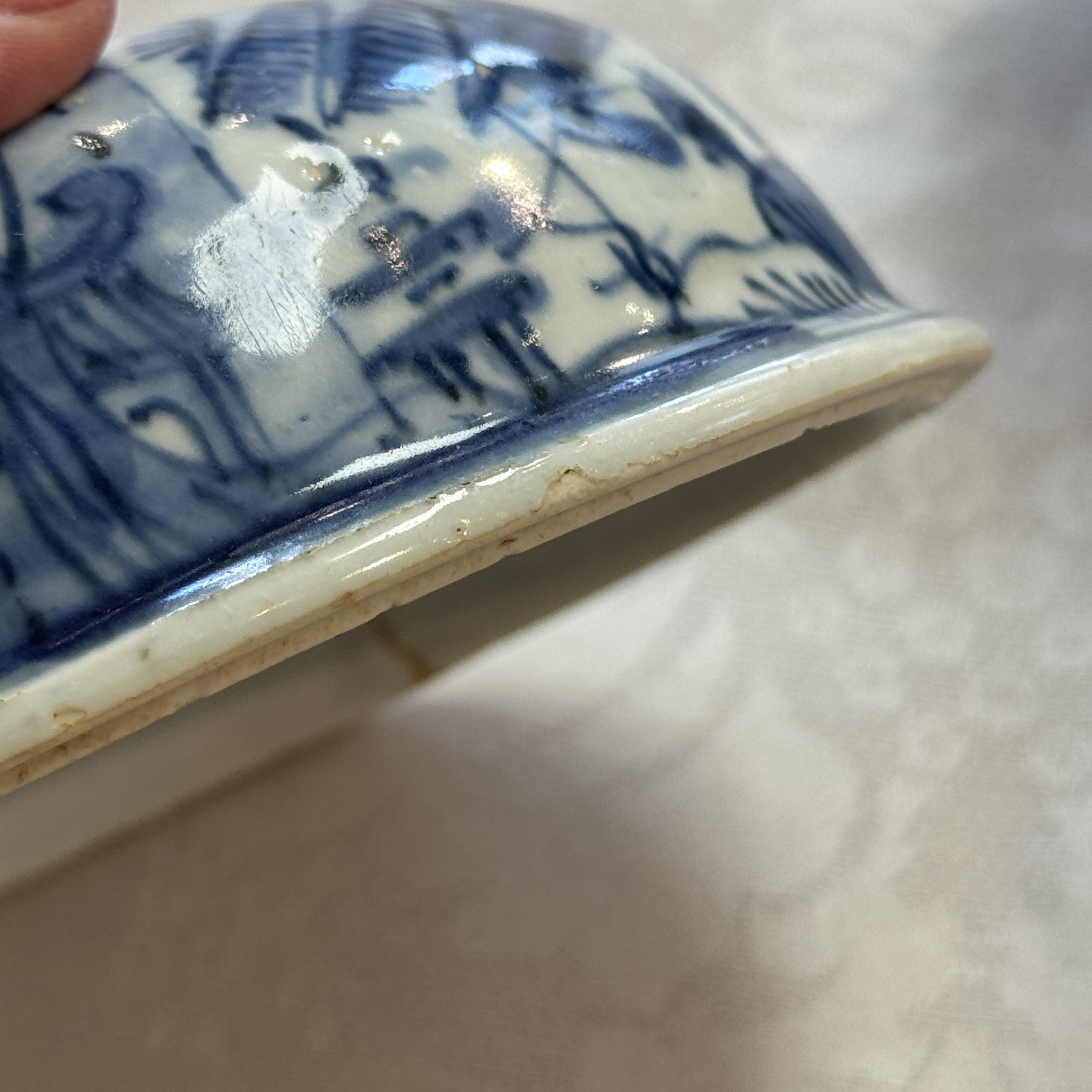 A Chinese blue and white 'Mountainous Riverscape' bowl and cover — photo 37