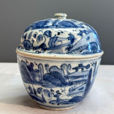 A Chinese blue and white 'Mountainous Riverscape' bowl and cover — photo 5