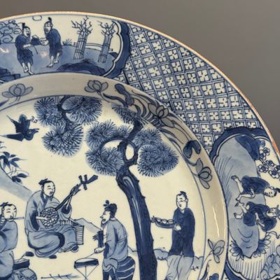A Chinese blue and white 'Musicians in a Garden' dish — foto 4