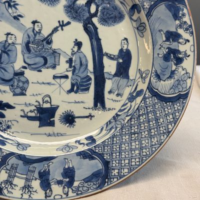 A Chinese blue and white 'Musicians in a Garden' dish — foto 5