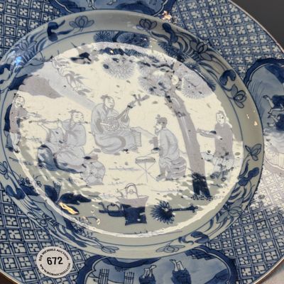 A Chinese blue and white 'Musicians in a Garden' dish — foto 6