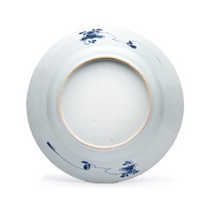 A Chinese blue and white 'Musicians in a Garden' dish — foto 2
