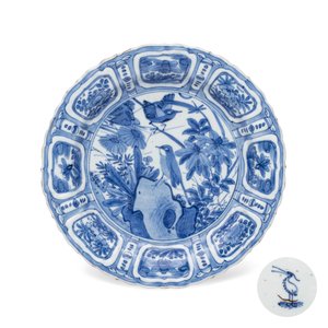 A Chinese blue and white 'Pair of Birds' plate — photo 1