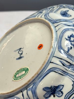 A Chinese blue and white 'Pair of Birds' plate — photo 17