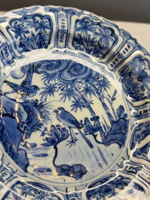 A Chinese blue and white 'Pair of Birds' plate — photo 7