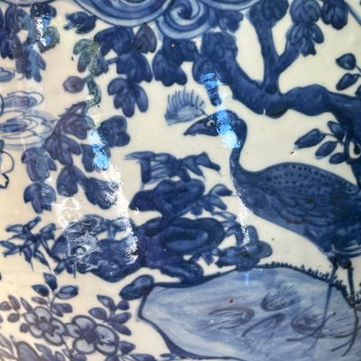 A Chinese blue and white 'Peacocks and Cranes' garden stool — 照片 11