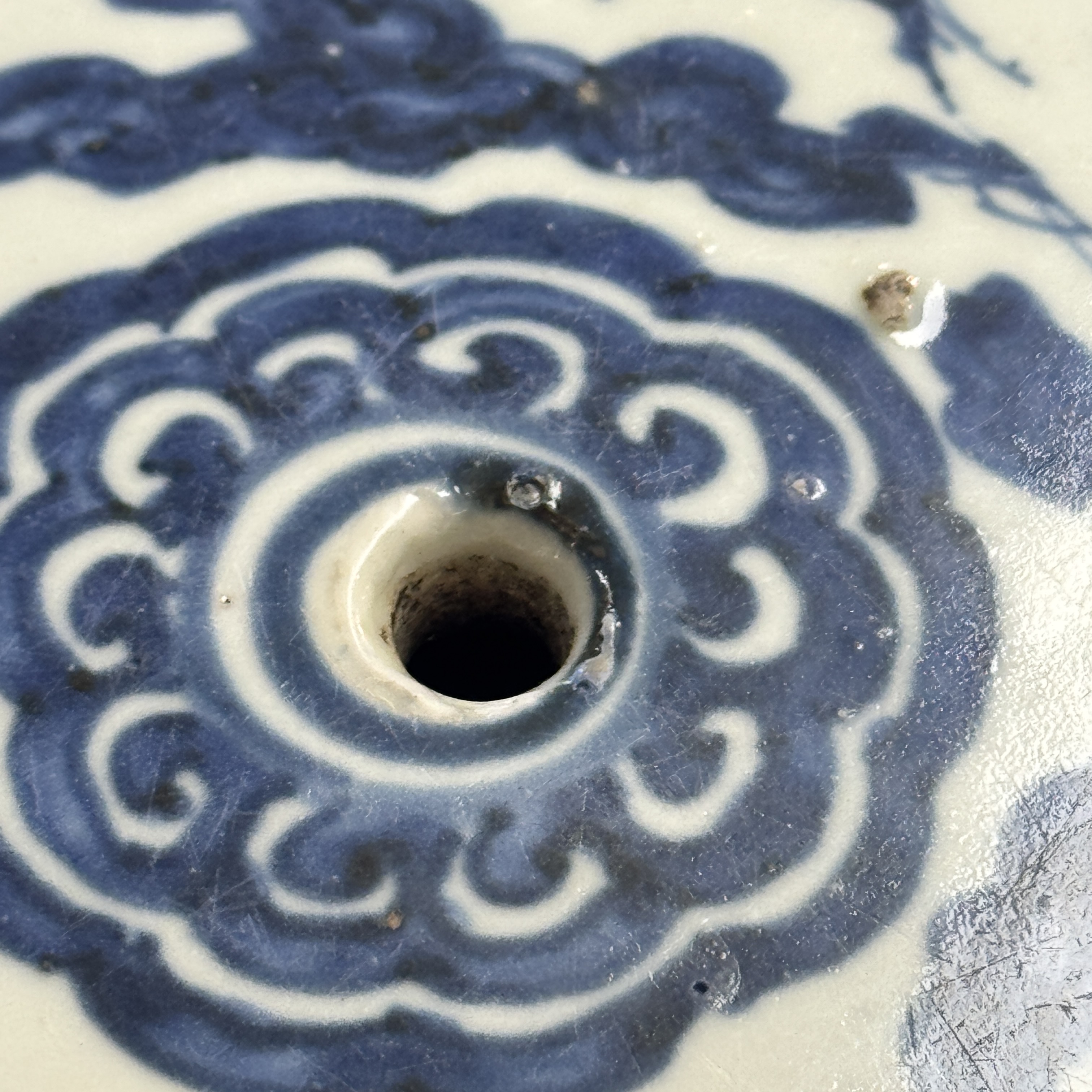 A Chinese blue and white 'Peacocks and Cranes' garden stool — 照片 21