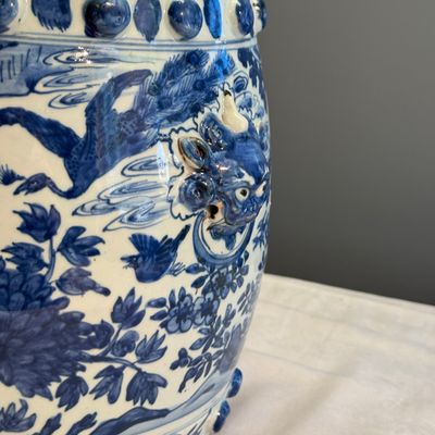 A Chinese blue and white 'Peacocks and Cranes' garden stool — 照片 10