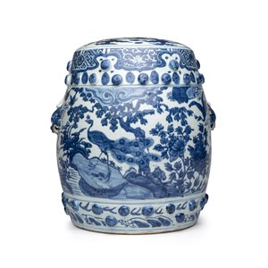 A Chinese blue and white 'Peacocks and Cranes' garden stool — 照片 2