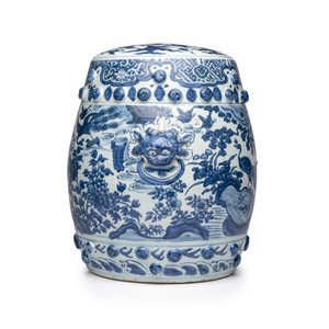 A Chinese blue and white 'Peacocks and Cranes' garden stool — 照片 5