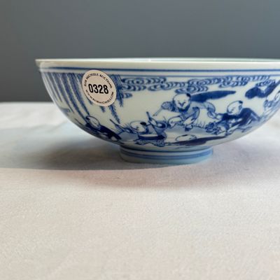 A Chinese blue and white 'Playing Boys' bowl — photo 3