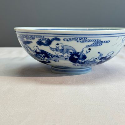 A Chinese blue and white 'Playing Boys' bowl — photo 4