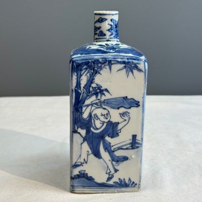 A Chinese blue and white 'Playing Boys' square flask — foto 1