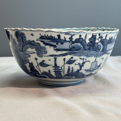 A Chinese blue and white 'Riverscape' bowl — photo 1