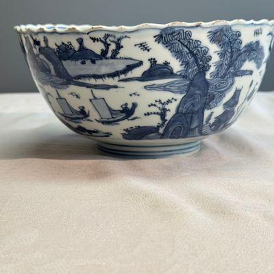 A Chinese blue and white 'Riverscape' bowl — photo 3