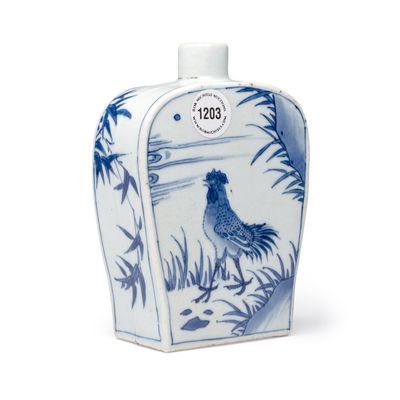 A Chinese blue and white 'Roosters' tea caddy, Transitional period