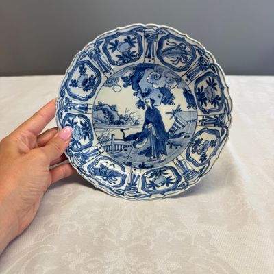 A Chinese blue and white 'Sage and Crane' plate — photo 1