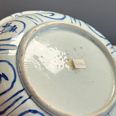 A Chinese blue and white 'Sage and Crane' plate — photo 17