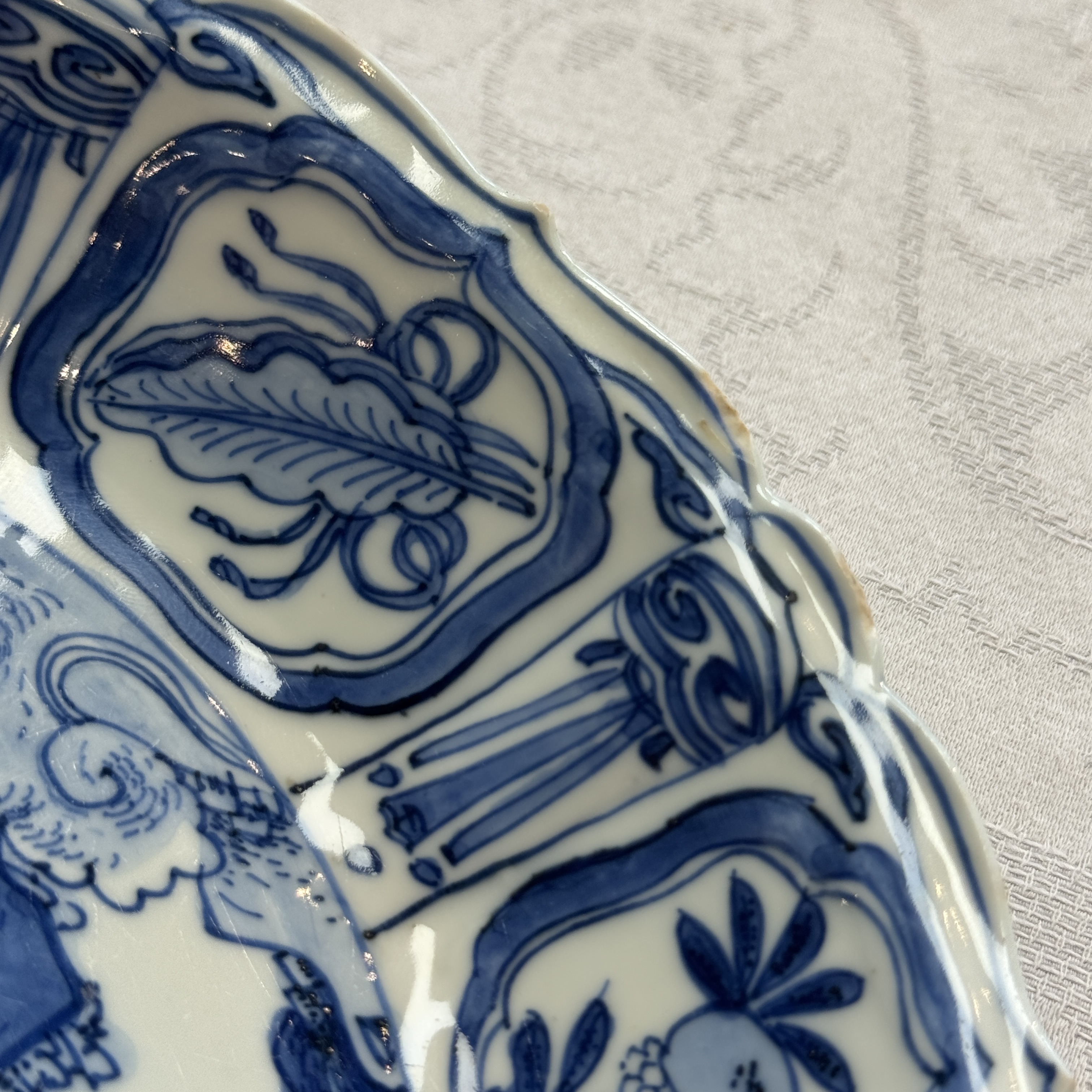 A Chinese blue and white 'Sage and Crane' plate — photo 28