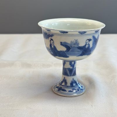 A Chinese blue and white 'Scholars' stem cup — photo 3