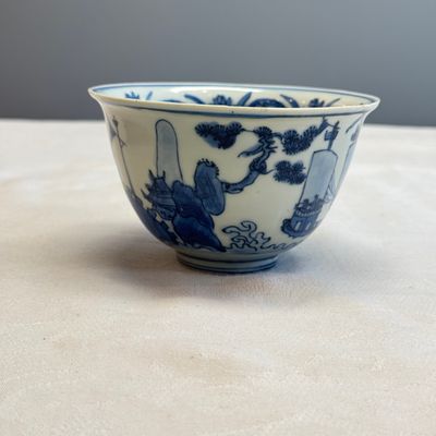 A Chinese blue and white 'Ship Before a City Gate' bowl — photo 5
