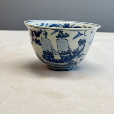A Chinese blue and white 'Ship Before a City Gate' bowl — photo 6