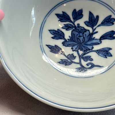 A Chinese blue and white 'Sima Guang Breaking the Vat' bowl — photo 7