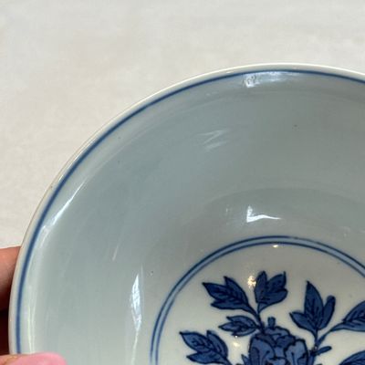 A Chinese blue and white 'Sima Guang Breaking the Vat' bowl — photo 8
