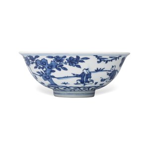 A Chinese blue and white 'Sima Guang Breaking the Vat' bowl — photo 2