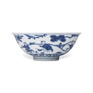 A Chinese blue and white 'Sima Guang Breaking the Vat' bowl — photo 3