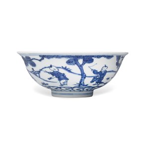 A Chinese blue and white 'Sima Guang Breaking the Vat' bowl — photo 4
