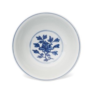 A Chinese blue and white 'Sima Guang Breaking the Vat' bowl — photo 5