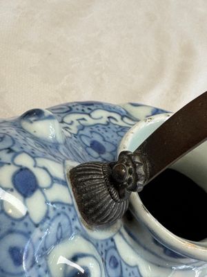 A Chinese blue and white 'Toad' ewer  — photo 12