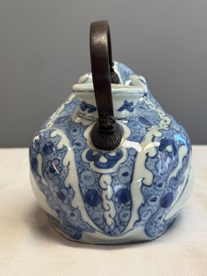 A Chinese blue and white 'Toad' ewer  — photo 3