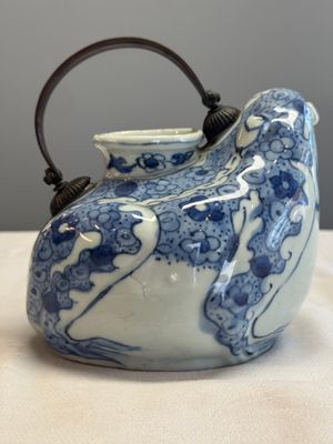 A Chinese blue and white 'Toad' ewer  — photo 4